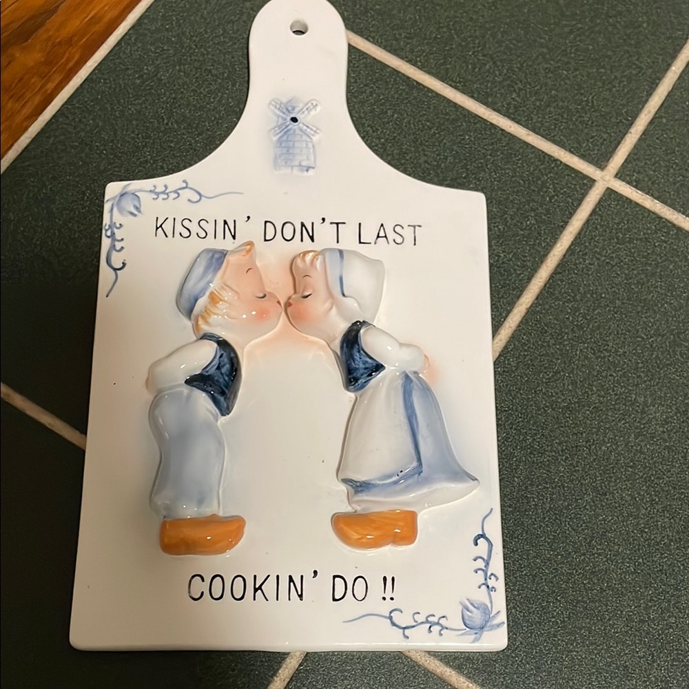 Vintage Enesco Dutch Hanging Plaque Kissin’ Don’t Last Cookin’ Do!!